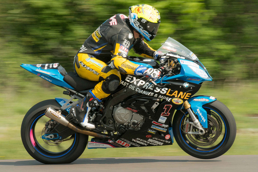 Szoke and Young Dominate at Shannonville